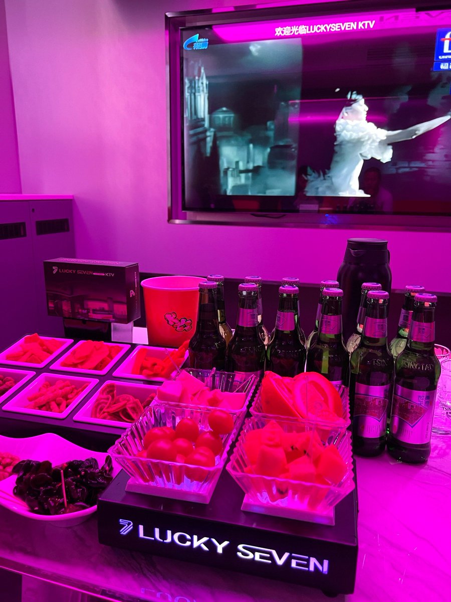 BaileyKellyn's tweet image. Let’s sing our hearts out at KTV! Grab your favorite tracks, turn up the volume, and make unforgettable memories with friends tonight!  #KTVVibes #SingLoud #FriendshipGoals