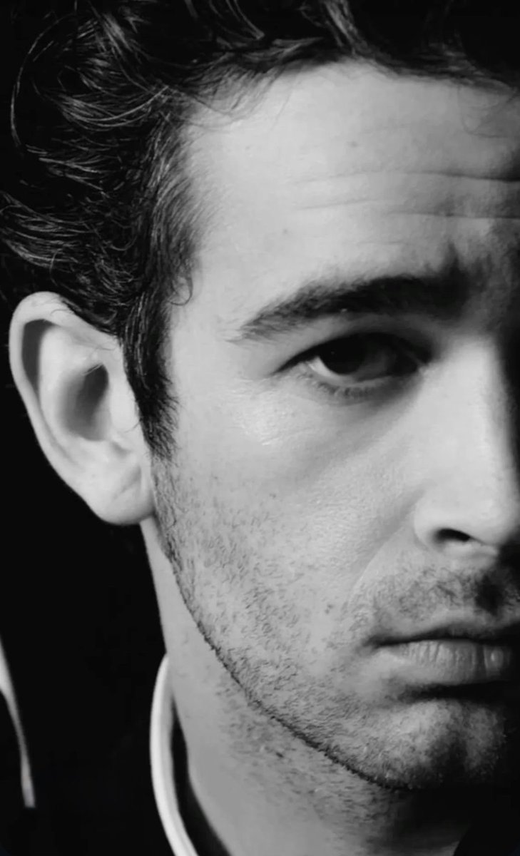 The 1975 gifs & pics tweet media