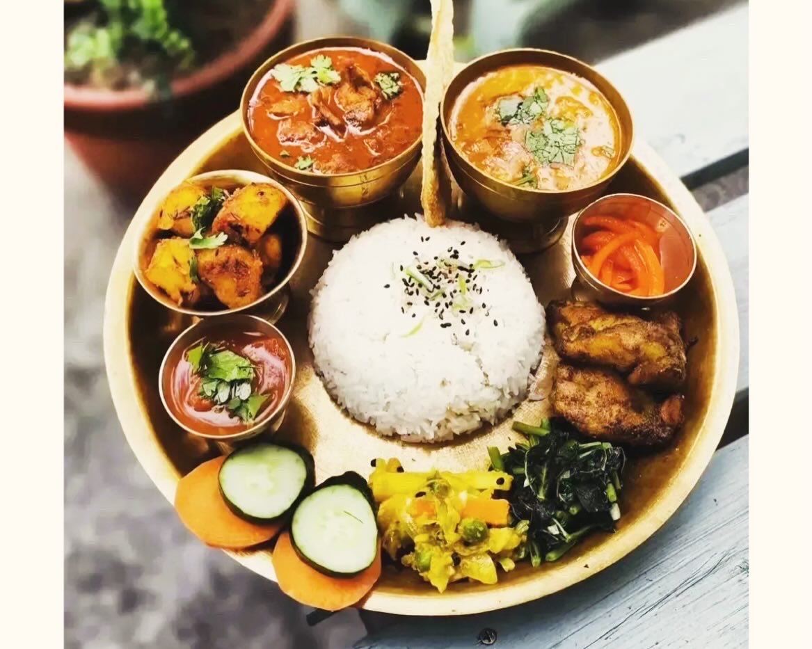 アムリタअमृत インドスパイスカレーとナンと tweet media