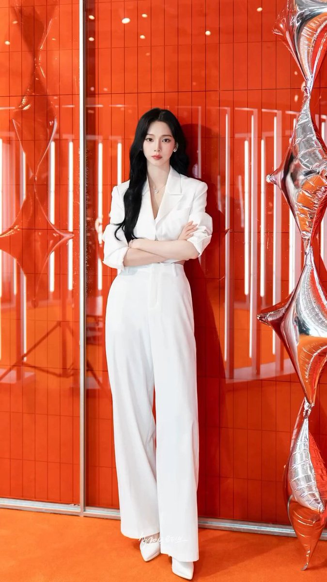 순간의 카리나 tweet media