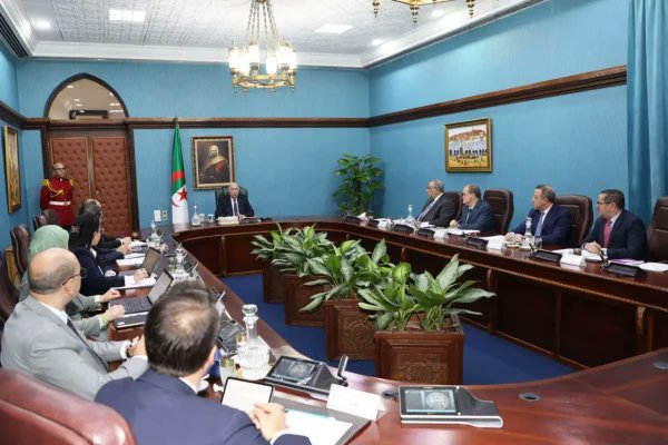 Tebboune préside une réunion de travail consacrée au commerce, à la protection de la production nationale
jeune-independant.net/tebboune-presi…