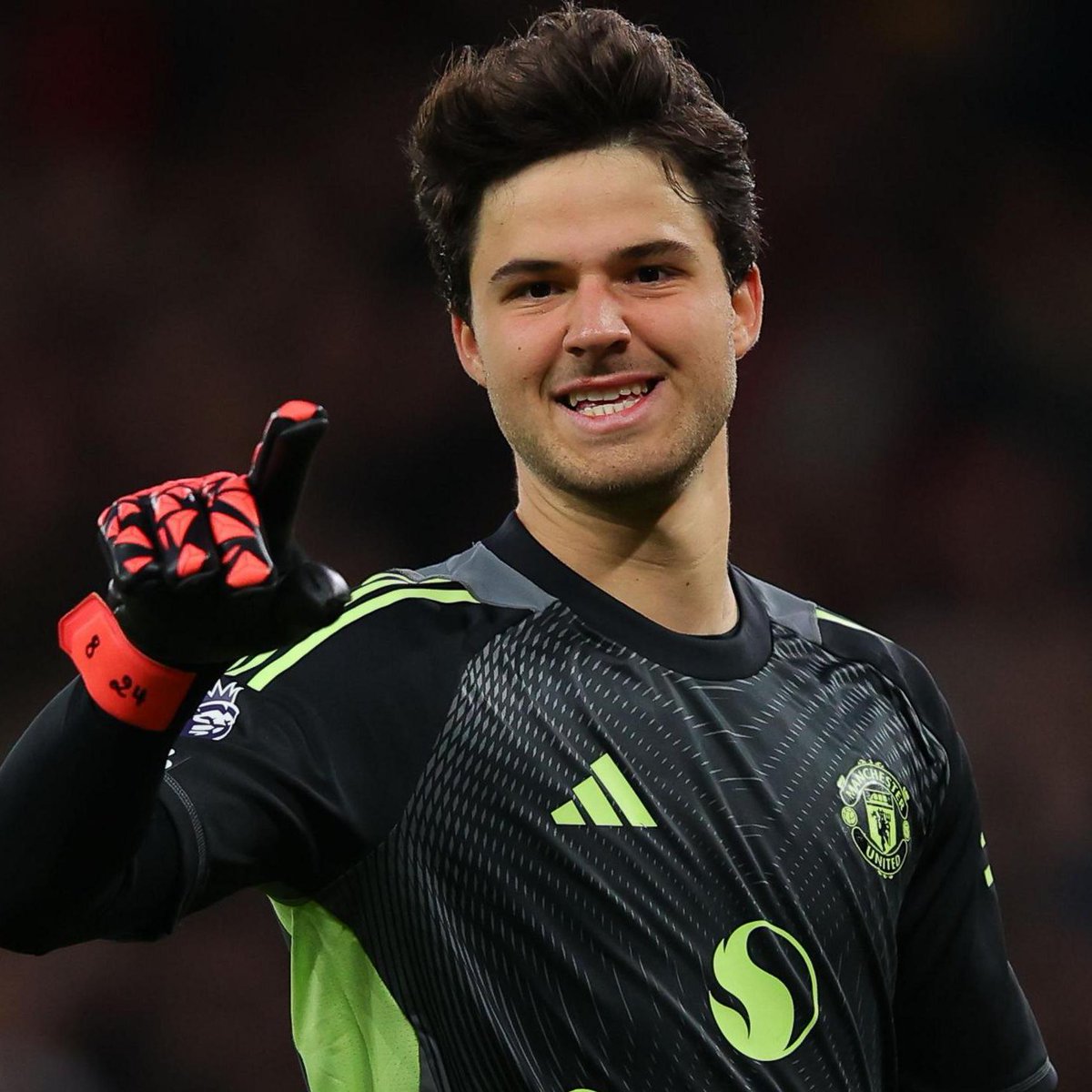 sportsmomentum_'s tweet photo. Senne Lammens appreciation post❤️. Man has been solid and incredible since he joined Manchester united ❤️ https://t.co/8JIyFF2Q72