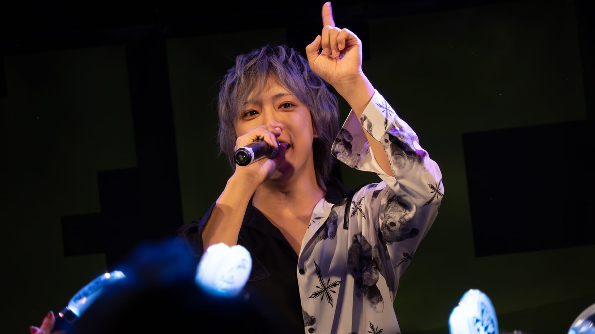 shitone4444's tweet photo. 《📸詞と音 フォトレポート📸》
第一章 / kyou
@saikyou_2525 

=Setlist=
ウィーアー
僕のこと
君が好きだと叫びたい
STAYAWAY

Photo by @g_ace_mix

#詞と音 #kyou https://t.co/Q5QBtXGVUk