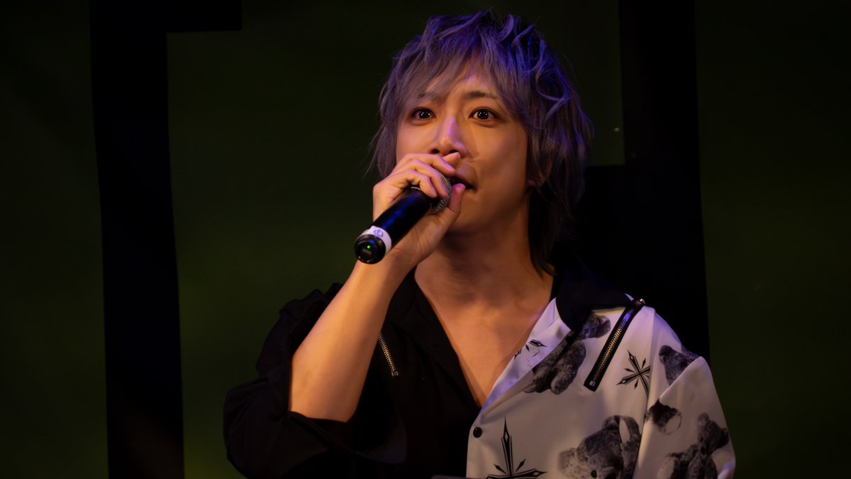 shitone4444's tweet photo. 《📸詞と音 フォトレポート📸》
第一章 / kyou
@saikyou_2525 

=Setlist=
ウィーアー
僕のこと
君が好きだと叫びたい
STAYAWAY

Photo by @g_ace_mix

#詞と音 #kyou https://t.co/Q5QBtXGVUk
