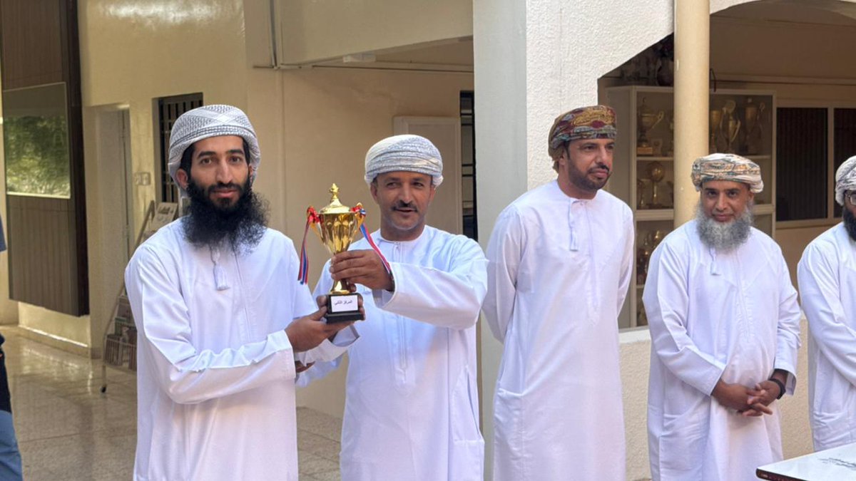 abuzaidschool's tweet photo. تشرفت إدارة المدرسة صباح هذا اليوم بتكريم الفصول  المجيدة في مسابقة الفصل المجيد التي تنظمها المدرسة سنوياً على مستوى المدرسة وكذلك تكريم أعضاء من الهيئة التعليمية نظير جهودهم في تفعيل المسابقة وأيضاً الطلبة المشاركون في تفعيل لوحة الخبرة في الفصول الدراسية
#تعليمية_الداخلية https://t.co/JrcV6Nnie4