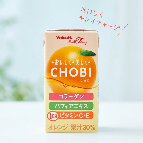 mitsuboshi_fact's tweet photo. 三つ星Factoryから生まれた
飲みきりサイズのおいしさ「CHOBI（チョビ）」😋

名前のとおり“ちょびっと”なのに
素材へのこだわりがぎゅっと詰まった一品です🍊

おやつタイムに
仕事や家事の合間に
気分を切り替えたいときにもおススメですよ✨

ご購入はこちら👇
https://t.co/kwA053QVM7

#三つ星Factory  #ヤクルト #CHOBI