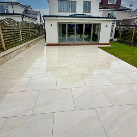 beesleyandfilde's tweet image. Transform patios, gardens &amp;amp; landscaping projects with ADZ Eddystone porcelain paving from Beesley &amp;amp; Fildes.

4 colours. 2 sizes. Endless style.
ow.ly/HtB850YO0ZP

#PorcelainPaving #PatioIdeas #Landscaping #OutdoorSpaces #BeesleyAndFildes #GardenDesign