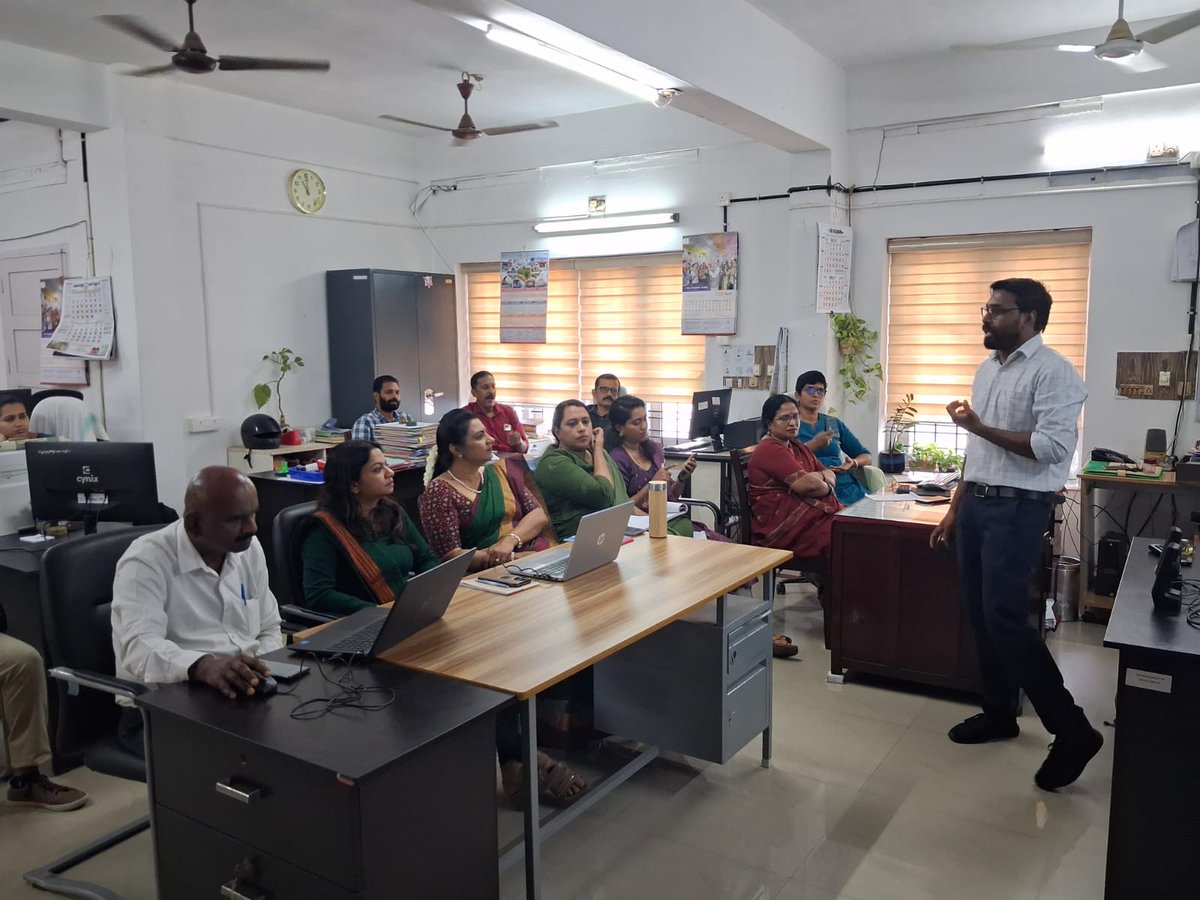 PIBTvpm's tweet image. തിരുവനന്തപുരത്തെ പിഐബിയിൽ നടന്ന 'തൊഴിലിടത്തെ എഐ 
ഉല്പാദനക്ഷമത: കാര്യക്ഷമത, സർഗ്ഗാത്മകത, വിശ്വാസ്യത' എന്നിവയെക്കുറിച്ചുള്ള ഒരു പ്രായോഗിക ശിൽപശാലയിൽ മാധ്യമ പ്രവർത്തകൻ  ശ്രീ. ഹബീബ് റഹ്മാൻ വൈ പി ക്ലാസ്സ്‌ നയിക്കുന്നു 

#Workshop #AI