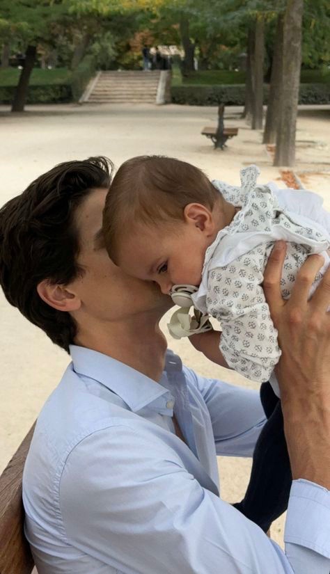 elsotherhalf's tweet photo. My sweet girl. 

Oh how such a small little life can change you in an instant. https://t.co/iyrIseOoIW