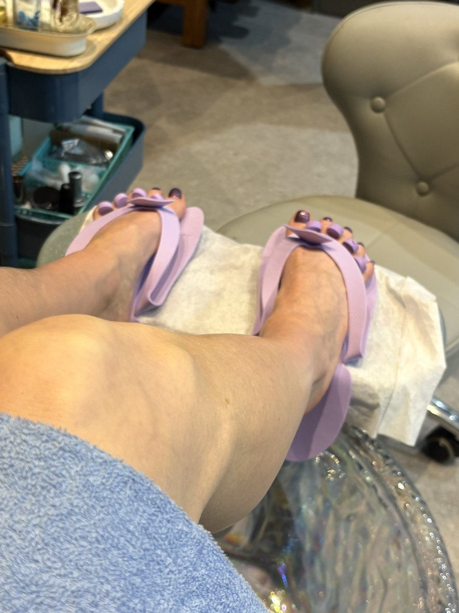 Flutteringkat's tweet image. Fairy toes #toes #feet #nails #tinytoes #footkink #feetfetish #feet #footworship having tlc 
Enjoying a moment for self 💗🌸💜