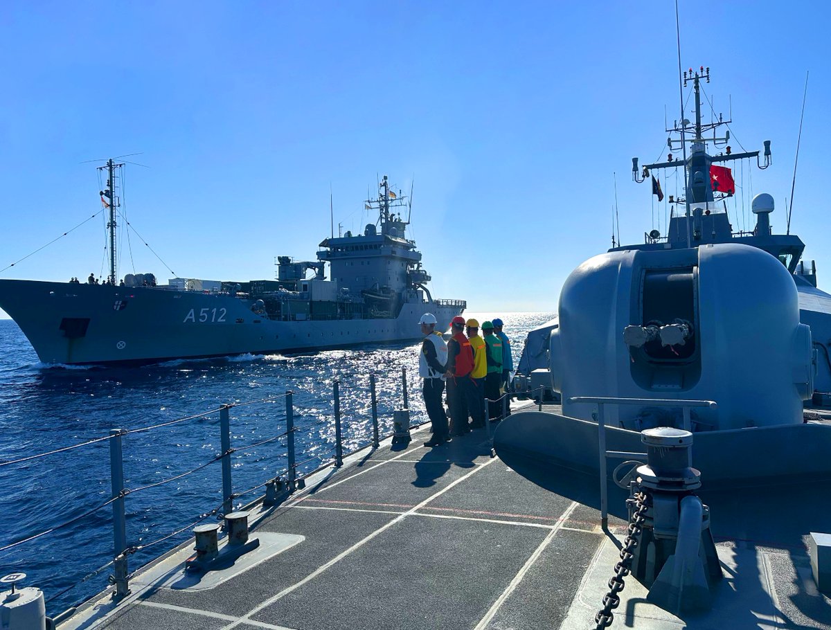tcsavunma's tweet image. NATO Daimî Deniz Görev Grubu-2 (SNMG-2) kapsamında Almanya Deniz Kuvvetleri unsuru 🇩🇪FGS Mosel ile 🇹🇷TCG Karaburun tarafından “Personel Mübadelesi ve Posta Çantası Alma/Verme” eğitimleri gerçekleştirildi. 

#MillîSavunmaBakanlığı
#WeAreNATO
#StrongerTogether