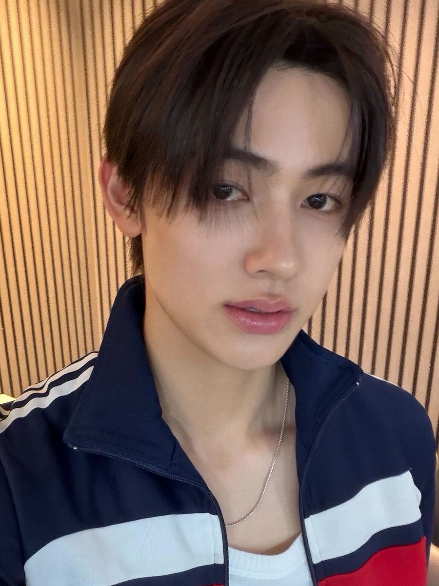 엄머 tweet media