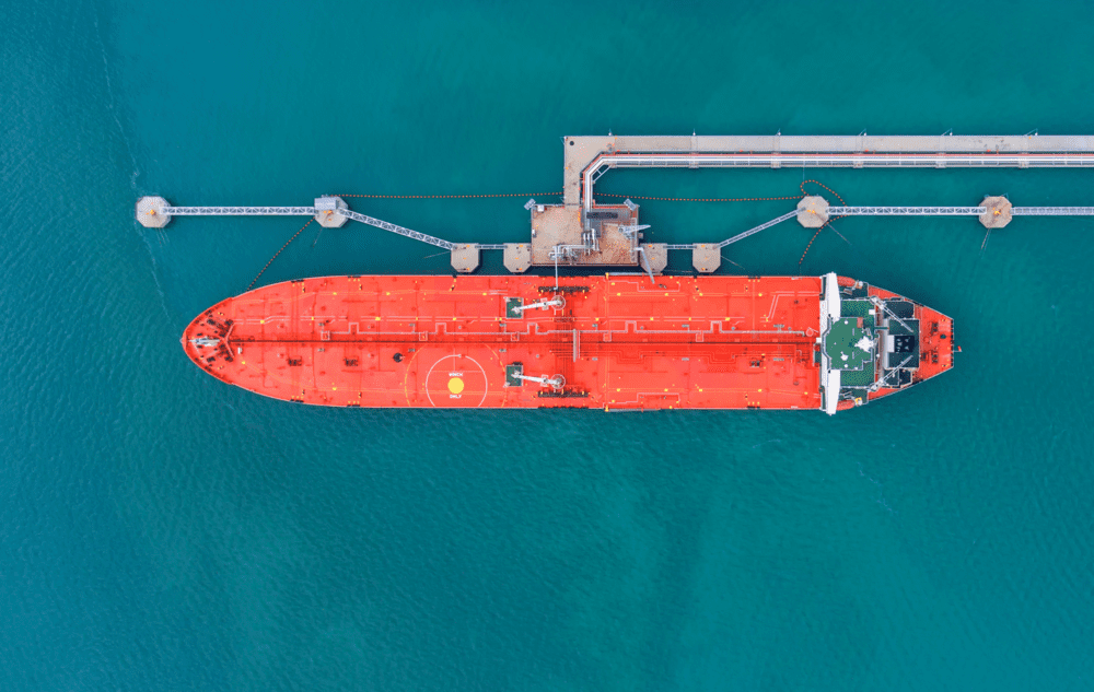 SPGEnergyES's tweet photo. INTERVIEW: #Ammonia’s share may be 40% of global bunker fuel demand by 2050 -- #Amogy CEO

▪️Ammonia to benefit from decarbonization momentum
▪️Green ammonia production costs drop to $500-$600/mt

🖥️Full story: https://t.co/DyJXecNeYE https://t.co/o6ILbljUO6