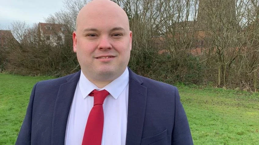 UnityNewsNet's tweet image. A former Labour councillor in the West Midlands has been jailed for a series of "appalling" online child sex offences.

Former Dudley councillor Adrian Hughes, 36, was sentenced for 32 months after he sent explicit messages to two accounts he believed were girls aged 12 and 13