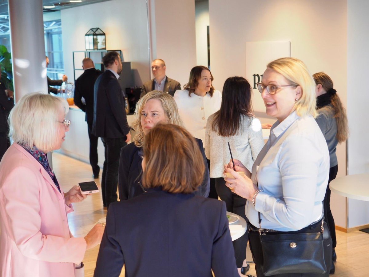 DIF_Finland's tweet photo. DIF-aamiaisella keskustellaan kestävän kasvun liiketoimintamalleista @PwC_Suomi johdolla. Kuullaan myös käytännön esimerkki: case @Outokumpu. #DIFtilaisuus https://t.co/e1mp1N0TL5