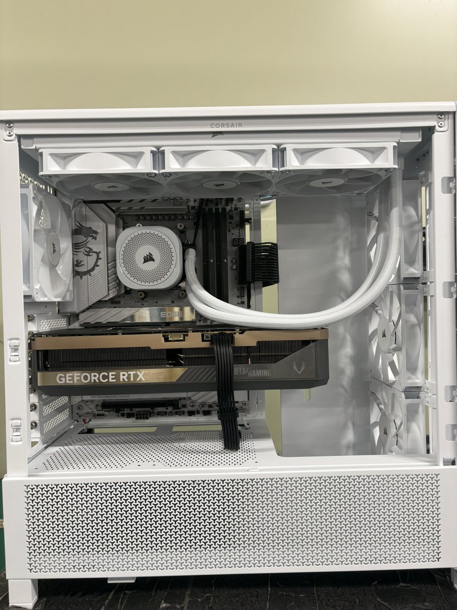ゲーミングPC（取引中） Post by OZgaming ゲーミングPC販売【公式】 on X: 表と裏です
