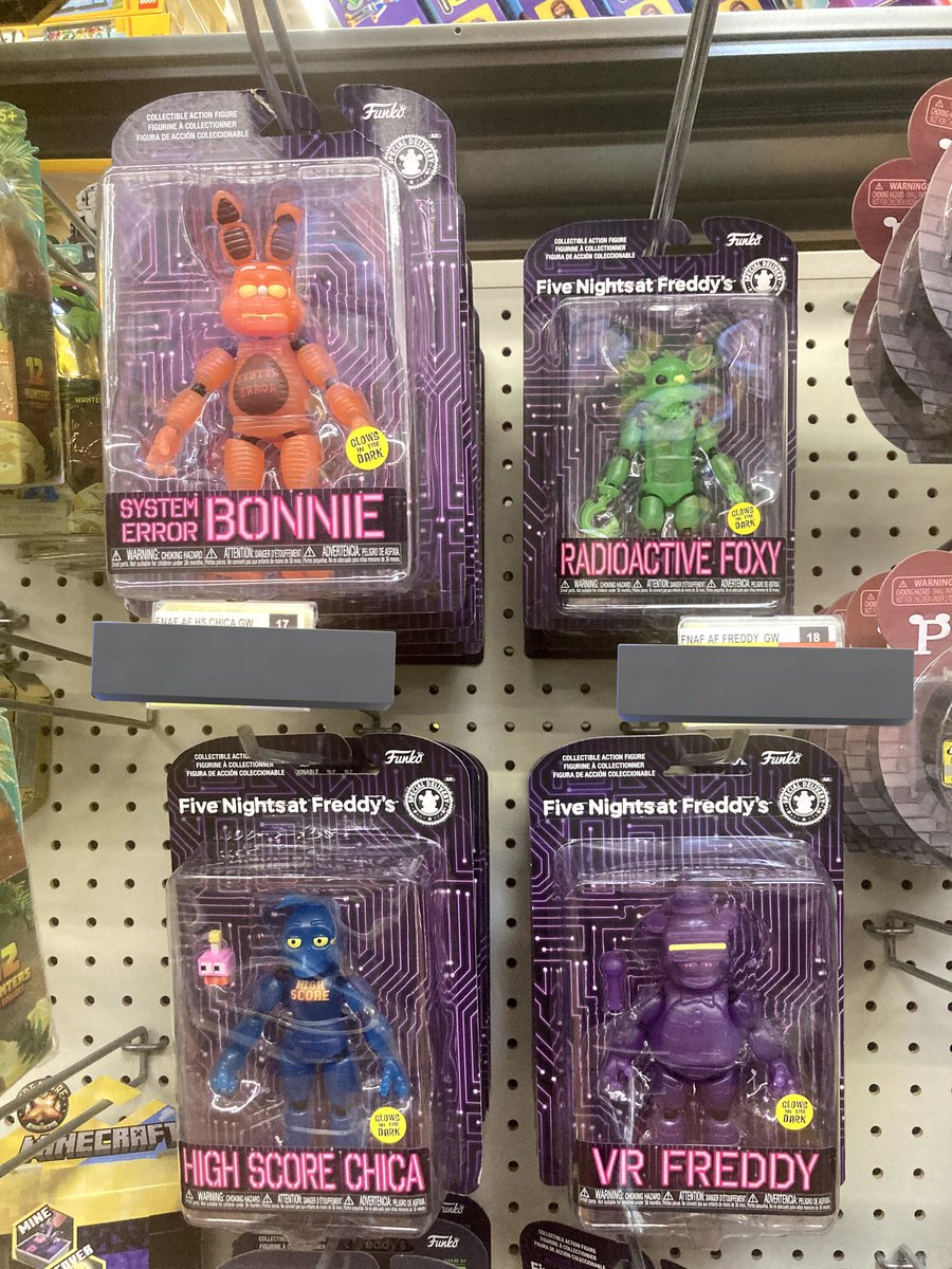 Lucidly_Ent's tweet photo. Not even really 2010's FNAF, or the best of the merch I miss, but just this. The last time I was in a store and saw these on a shelf was PEAK https://t.co/hU5aFmtvz2