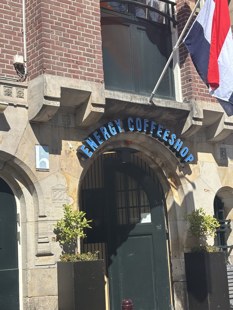 louistchihata's tweet image. I saw what l saw in #Amsterdam .Zvinoitwa pano pasika😱.