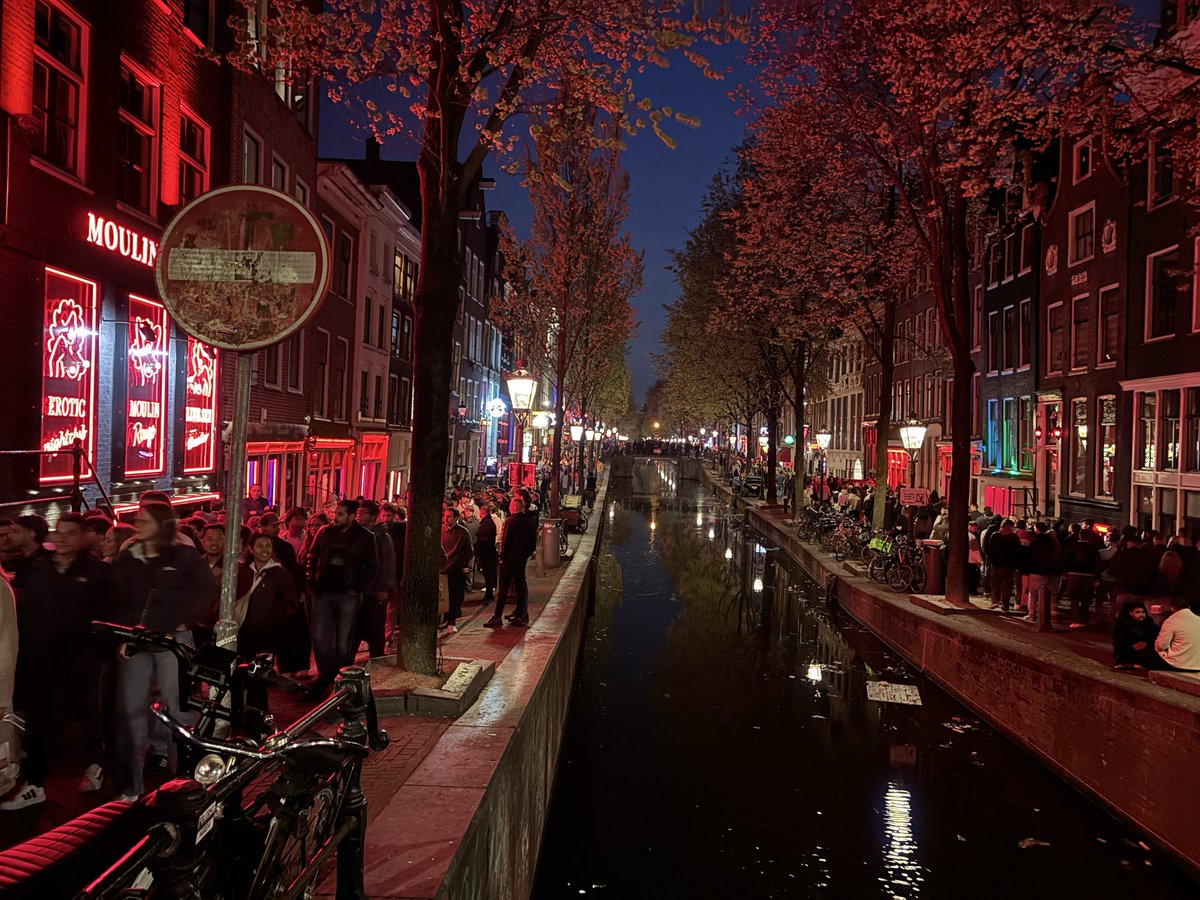 louistchihata's tweet image. I saw what l saw in #Amsterdam .Zvinoitwa pano pasika😱.