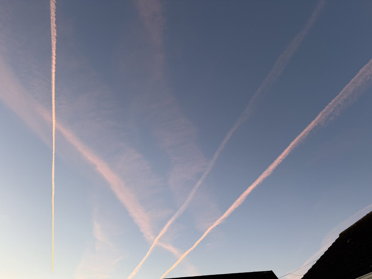 GalwayWalks's tweet photo. Contrails at dawn! It’s six am, and all roads lead to Dublin, London and Frankfurt!. Busy skies over Barna this morning. @wildatlanticway https://t.co/CbykcUlXgL