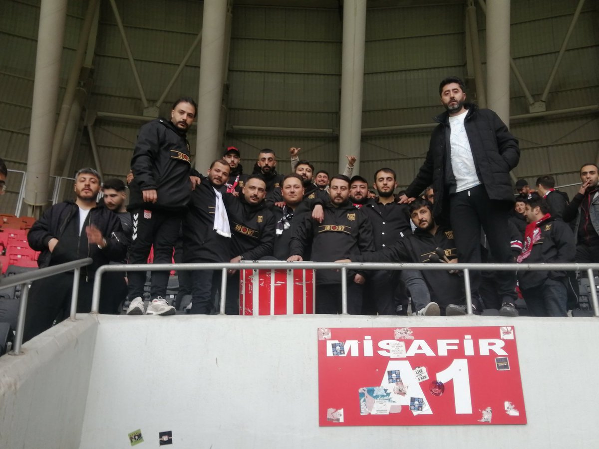 Kırmızı Beyaz Sokak tweet media