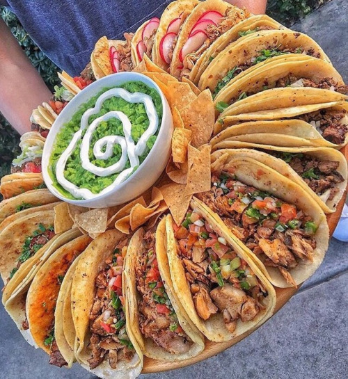 Good morning, my dear Twitter Family &amp; Friends.
Wishing you all a fantastic, happy &amp; safe Taco Tuesday x 🥰🌮🐿️