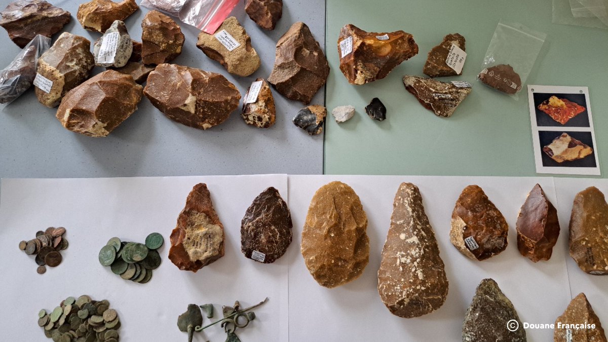 prefet59's tweet image. #Archéologie #Patrimoine #Culture #HautsDeFrance

𝟐𝟖𝟎 𝐨𝐛𝐣𝐞𝐭𝐬 𝐚𝐫𝐜𝐡𝐞́𝐨𝐥𝐨𝐠𝐢𝐪𝐮𝐞𝐬 𝐬𝐚𝐢𝐬𝐢𝐬 𝐚̀ 𝐒𝐚𝐢𝐧𝐭-𝐐𝐮𝐞𝐧𝐭𝐢𝐧

🏺 À la suite d’un signalement transmis à la justice, une opération conjointe  @douane_france et Direction régionale des affaires