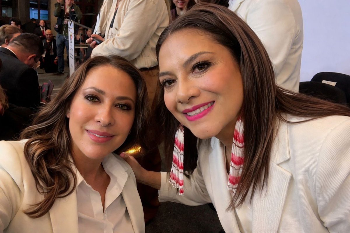 kerenbec's tweet photo. Felicito al Dr. Javier López Casarín por su Toma de Protesta como Presidente de la AALMAC. Su liderazgo fortalecerá municipios y alcaldías de México. 🇲🇽
Un gusto saludar a la Jefa de Gobierno Clara Brugada Molina, a la Sen. Laura Itzel Castillo y autoridades municipales.
#AALMAC https://t.co/iODpIGc0RZ