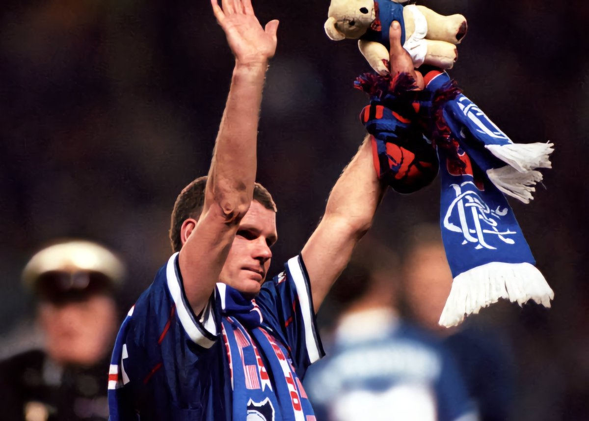 WATP72RFC's tweet image. 🗓️ #OnThisDay 1️⃣9️⃣9️⃣8️⃣ : It's the End of an Era as Ian Durrant is honoured with a Testimonial match as #Rangers draw 2-2 with Sheffield Wed, featuring Paulo DiCanio, at Ibrox[26k]. Ian Durrant was given a guard of honour and duly scored, alongside a trademark Jorg Albertz goal.