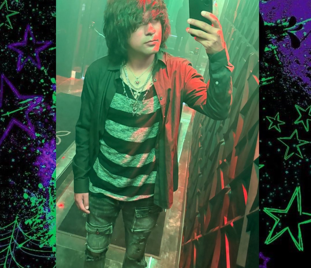 _k3nix_'s tweet photo. Honestly love that last photo XP
.
.
.
#sceneboy #emo #alt #fyp #emofashion #alternative #scenefashion https://t.co/eHrcfxP5Jt