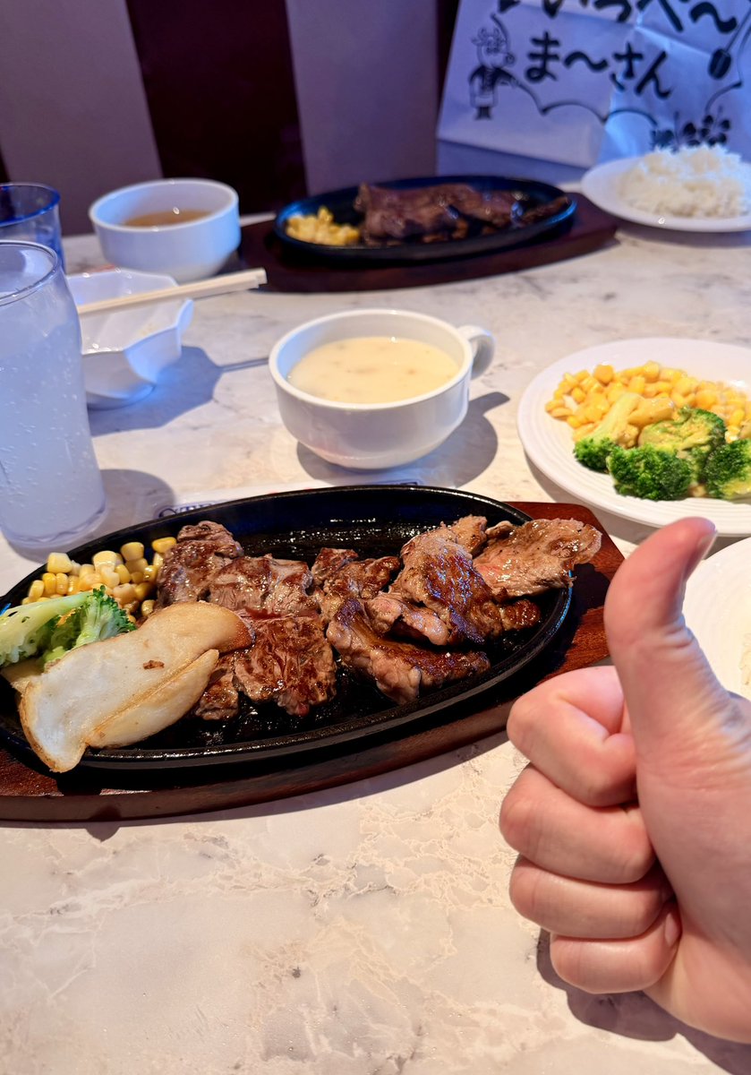 shinkitune's tweet photo. 3時のおやつ🥩
#ステーキ
#88jr
#沖縄 https://t.co/I5PemSucdD