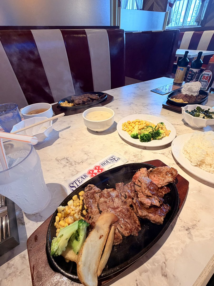 shinkitune's tweet photo. 3時のおやつ🥩
#ステーキ
#88jr
#沖縄 https://t.co/I5PemSucdD
