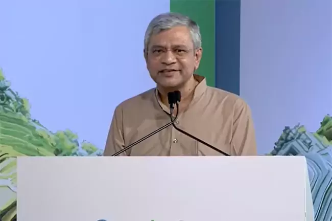 eenadulivenews's tweet image. Aswini Vaishnav:విశాఖపట్నంను ఇకపై ‘ఏఐపట్నం’గా పిలవాల్సిందే: అశ్వినీ వైష్ణవ్‌
#AswiniVaishnav #Chandrababu #NaraLokesh #VisakhapatnamNews #AndhraPradeshNews

eenadu.net/telugu-news/an…