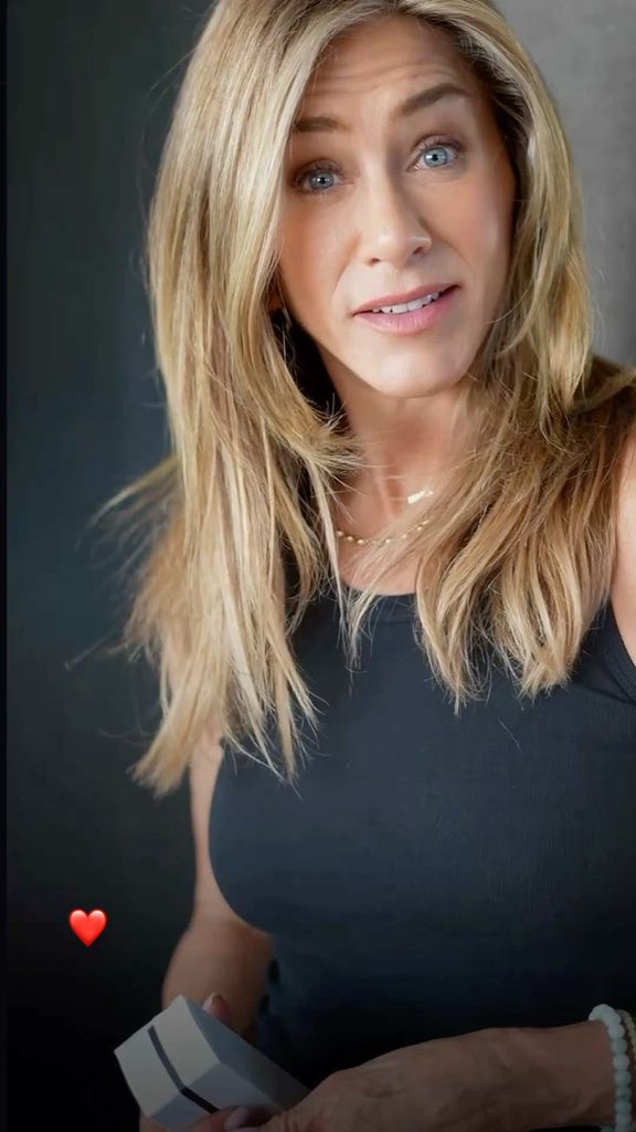jeniffer aniston tweet media