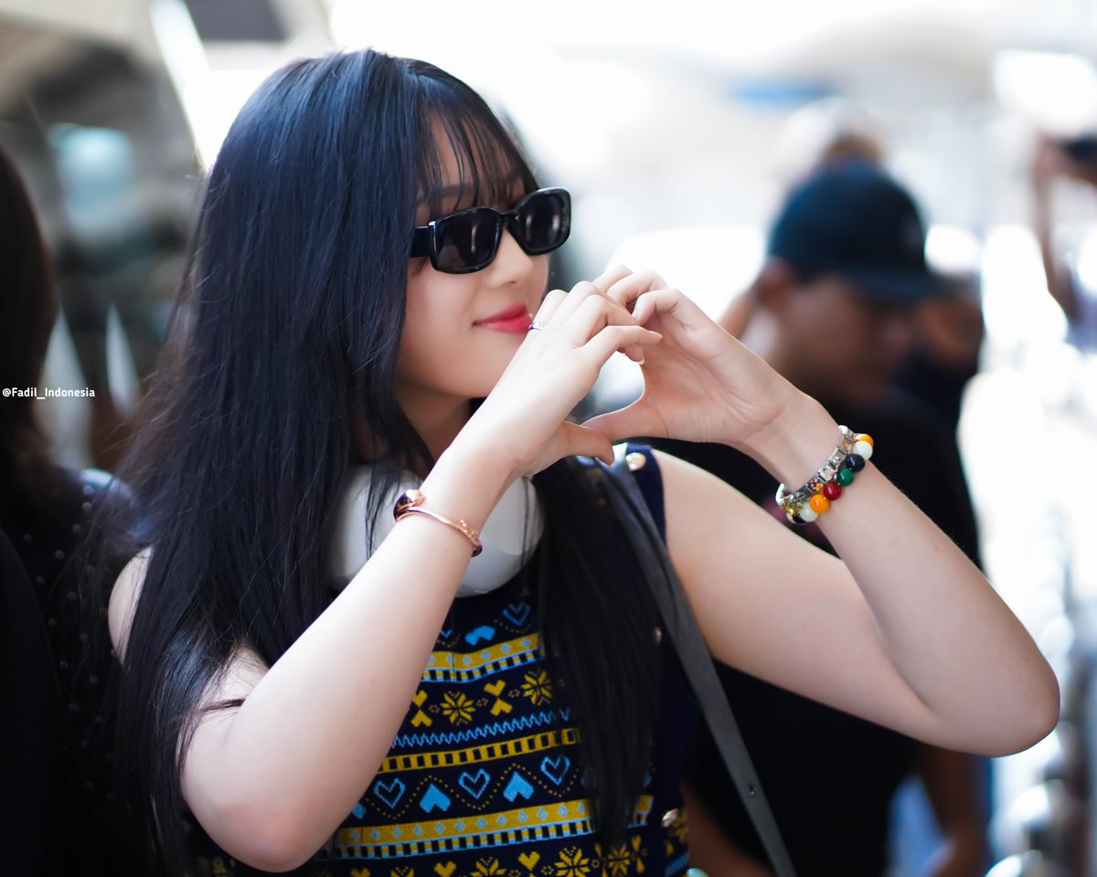 - Dia bingung
- Dia pusing
- Dia hi-bye
- Dia Pose 🫶
Adeline Wijaya #DelynnJKT48  
Soekarno-Hatta International Airport
#JKT48 #JKT48AirportFashion