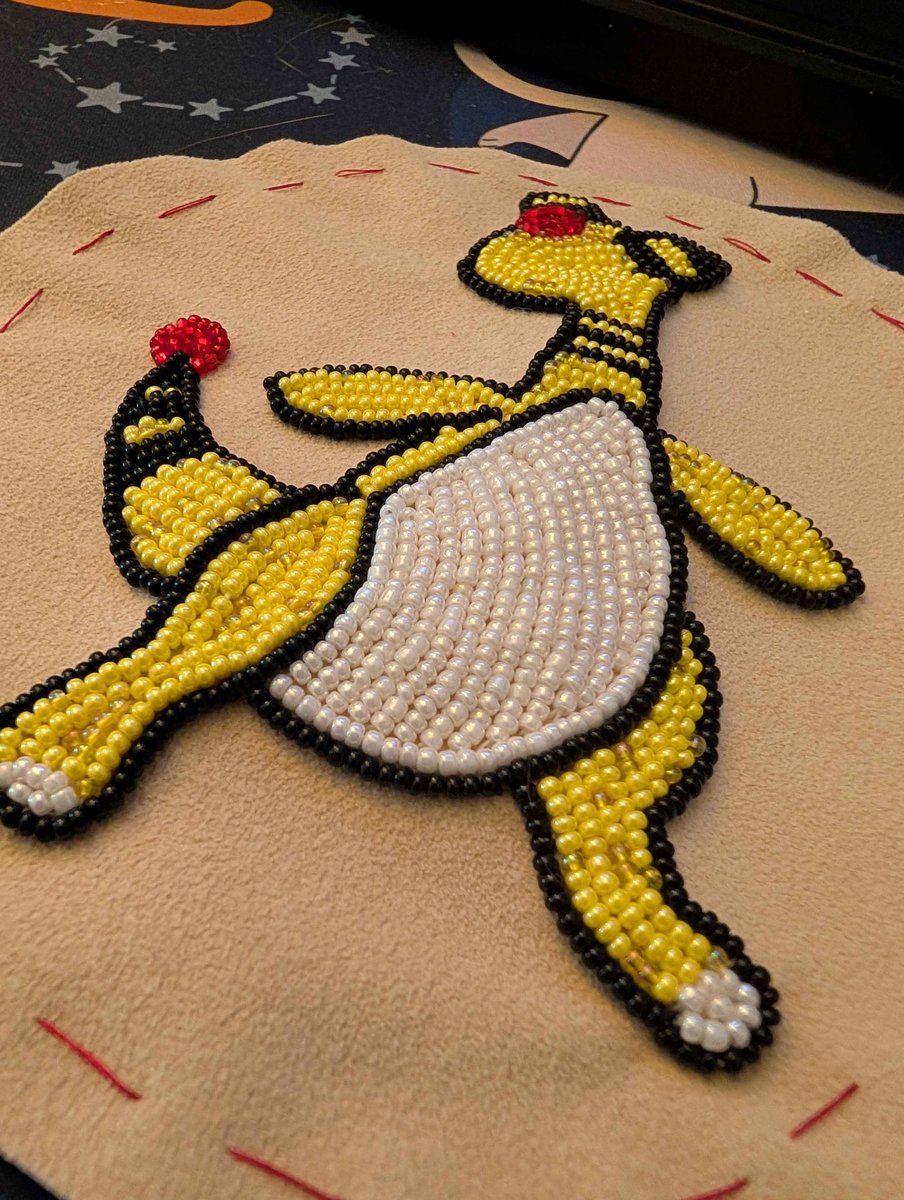 MandiPanda_17's tweet image. I forgot to post this one (I'm so bad at this) but a lil Ampharos for the lovely Jazz! 

#indigenousbeading  #beading #indigenousart #pokemon
