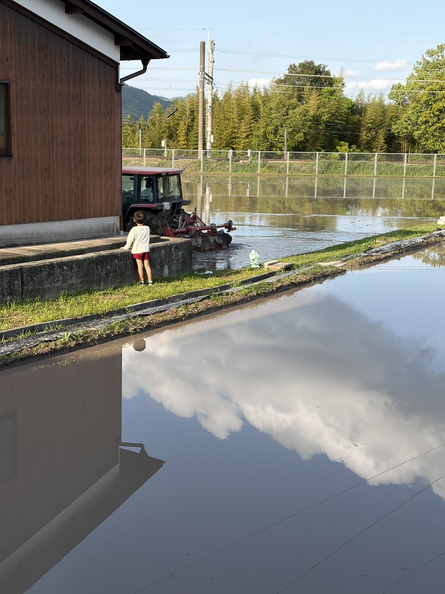 go_FXDL's tweet photo. 田舎で子育ても悪くない

早めに仕事を切り上げて
子どもと過ごすひと時が好き https://t.co/duRd0Fds2W