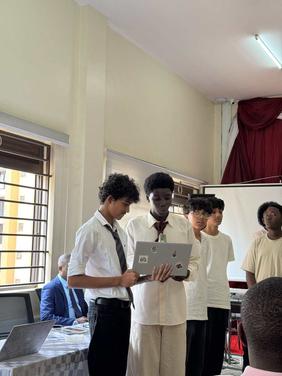 book_driveug's tweet image. A week full of imagination, learning, and fun. 

We were honoured to be part of the final day of the Book Week at Shree Sahajanad for the World Book Day. This book Week brought stories to life and inspired young minds to dream big
#BookWeek 
#YoungReaders 
#LearningIsFun