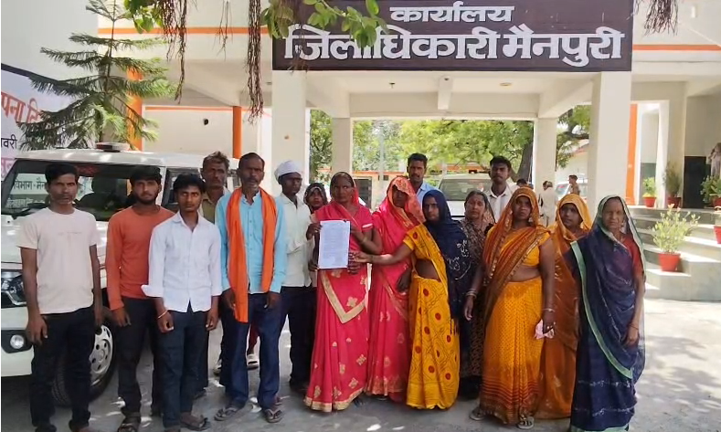bstvlive's tweet image. मैनपुरी : ग्रामीणों ने जमीन मुक्त कराने के लिए लगाई गुहार

➡डीएम को ज्ञापन देकर लगाई न्याय की गुहार
➡डीएम ने जांच कर कार्रवाई के दिए निर्देश
➡तहसील भोगांव के ग्राम नाका का मामला

#Mainpuri #DM #UttarPradesh @DmMainpuri