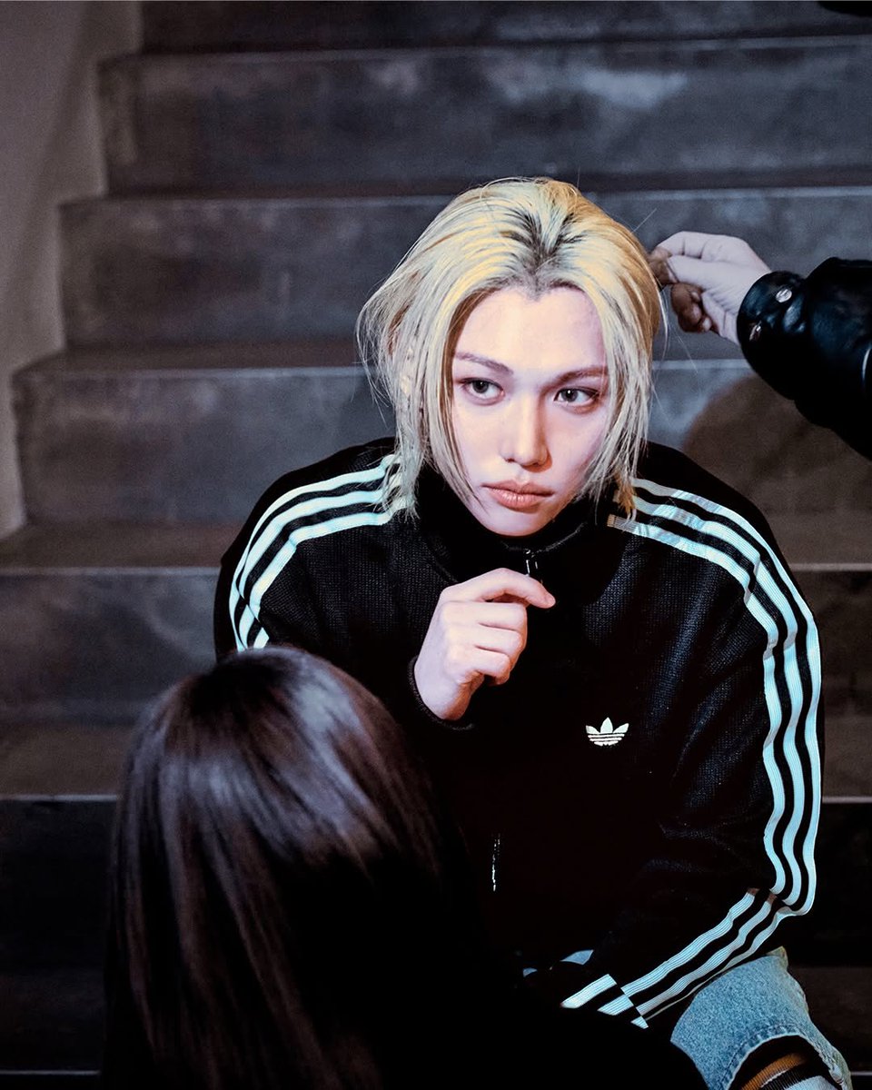📸 originals_kr #FELIX の新ビジュアルを公開👟 
