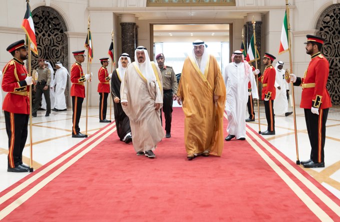 ممثل سمو أمير البلاد سمو ولي العهد يتوجه إلى السعودية - لترؤس وفد الكويت في القمة الخليجية التشاورية الاستثنائية بجدة 