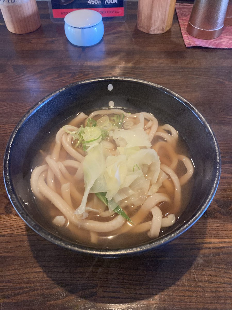 104_nb's tweet photo. 吉田うどん。
1️⃣源氏、肉うどん、550円。2️⃣サファイ屋、500円3️⃣白須、500円。
基本強力なワシワシ麺。複数本入れると窒息してしまう。美味い、てか、腹一杯、食べ過ぎ。
#吉田うどん　#富士吉田 https://t.co/rWj7IJS23I