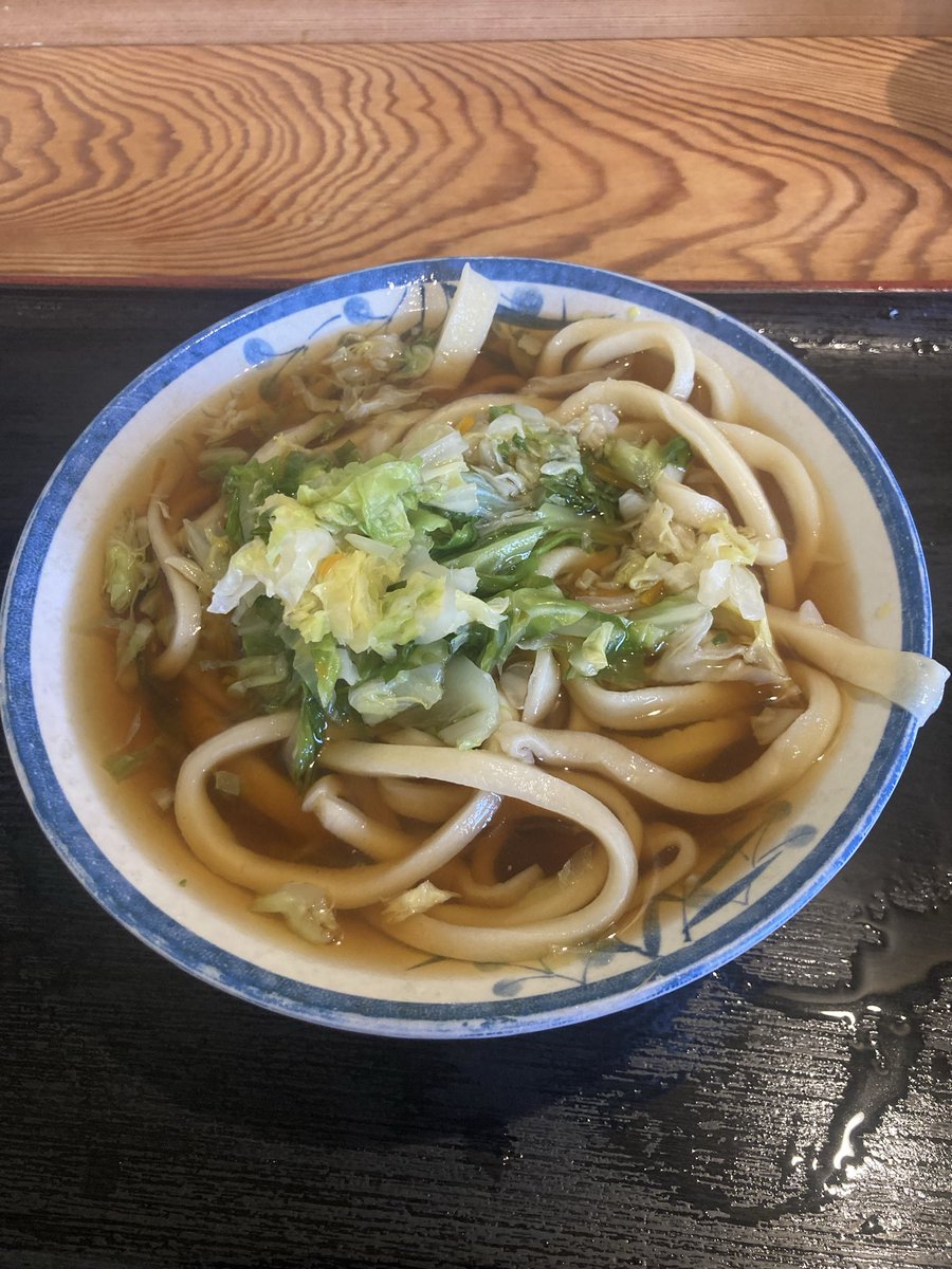 104_nb's tweet photo. 吉田うどん。
1️⃣源氏、肉うどん、550円。2️⃣サファイ屋、500円3️⃣白須、500円。
基本強力なワシワシ麺。複数本入れると窒息してしまう。美味い、てか、腹一杯、食べ過ぎ。
#吉田うどん　#富士吉田 https://t.co/rWj7IJS23I