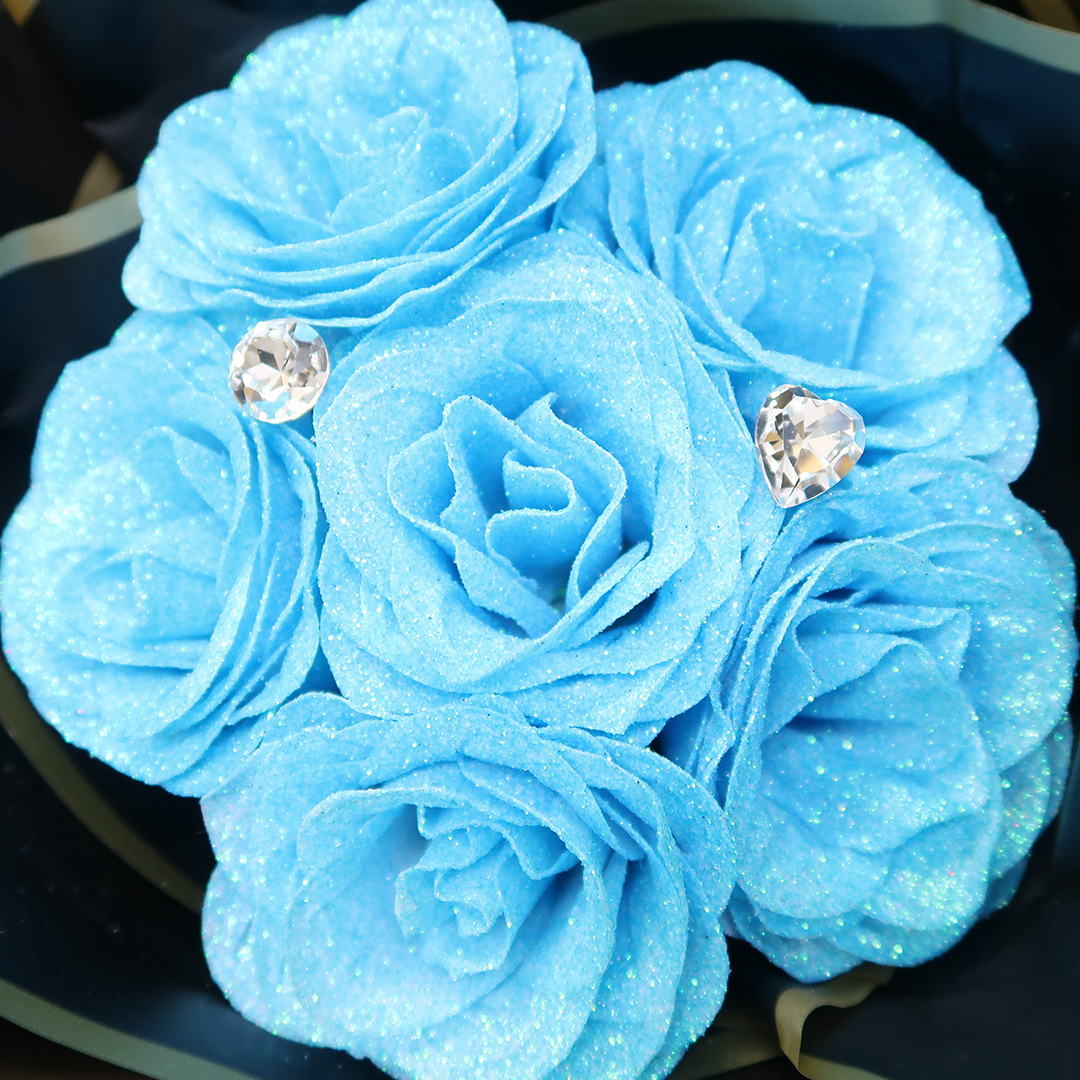 crystalpro1's tweet photo. 華やかで可愛いフラワーピンが新入荷しました!!

お花の美しさをより引き立てるアイテム✨

特別な日に送るギフトにいかがでしょうか💐

ぜひ、お試しください😊

#クリスタル #新作 #花束 #ギフト #フラワーピン #AURORA #Vカット #チャトン #ハンドメイド #クリスタルプロ https://t.co/7TFVrWSeBJ