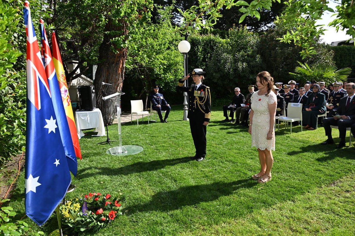 AusEmbEsp's tweet photo. Cada 25 de abril conmemoramos #ANZACDay, una jornada de memoria y homenaje al valor y sacrificio de quienes sirvieron en las fuerzas armadas de Australia y Nueva Zelanda. Gracias a quienes nos acompañasteis en Madrid para honrar su legado. Lest we forget. https://t.co/FVV7oE9gWN