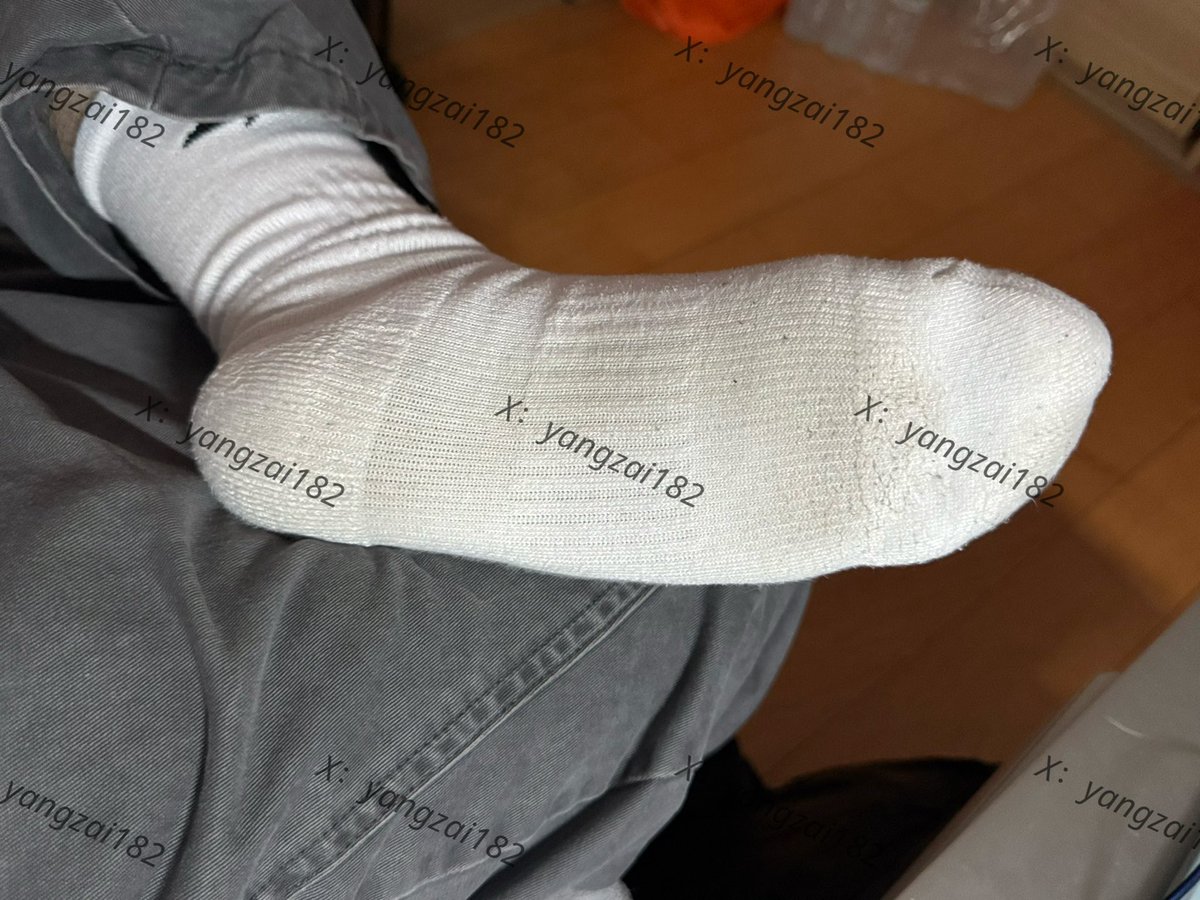 yangzai182's tweet photo. 贱狗快来找我买原味🧦 https://t.co/7J7cZQ1if7