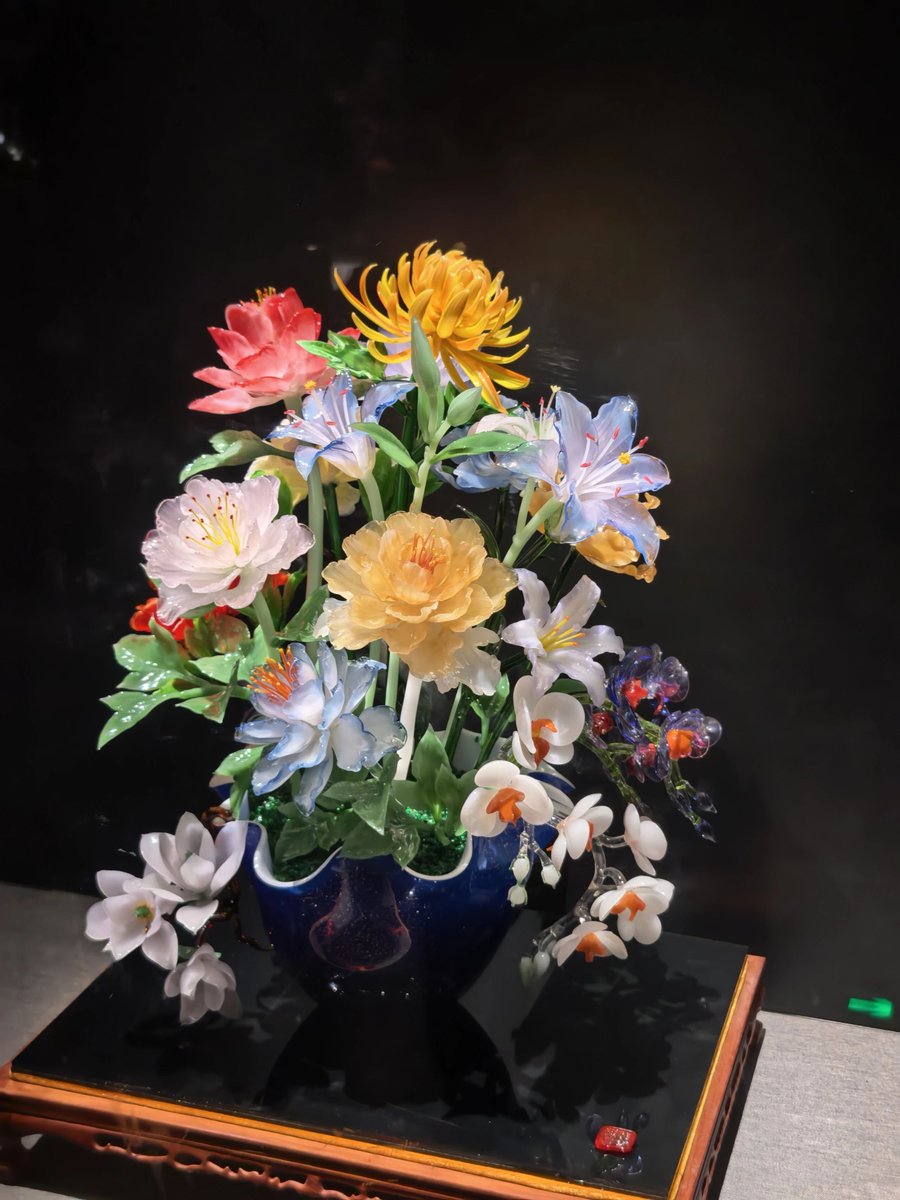 Krystalaway's tweet image. The flower that never withers  #glasses