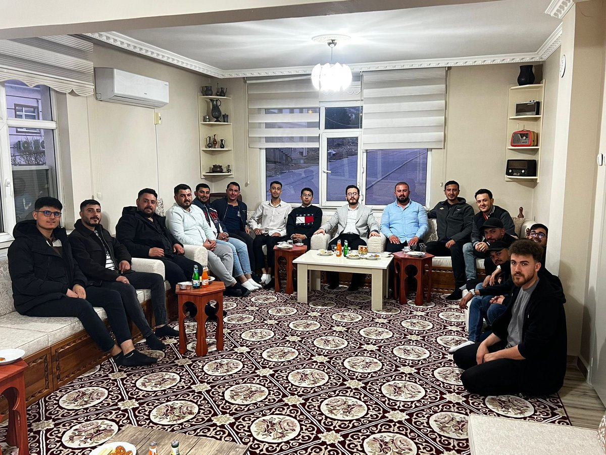 İl Gençlik Kolları Başkan Yardımcımız, 3. Bölge Koordinatörümüz Bekir Erikçi ve Yönetim Kurulu üyelerimizle birlikte Akşehir ve Yunak ilçelerimizi ziyaret ettik.

Çalışmalarımıza ilişkin istişarelerde bulunduk.