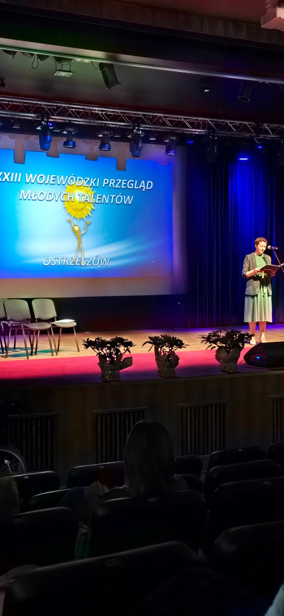 SabinaDachowska's tweet photo. 🎙️XXIII Woj. Przegląd Młodych Talentów✨️ Młodzi artyści mają w sobie ogromną siłę, pasję i odwagę, by dzielić się tym, co najpiękniejsze.
👏 Brawa– za autentyczność, zaangażowanie i włożone serce ❤️
Gratulacje w im. Posła @GrzybAndrzej 🤝
#SOSW #PrzeglądTalentów #Ostrzeszów https://t.co/fKnJ3wdOkC