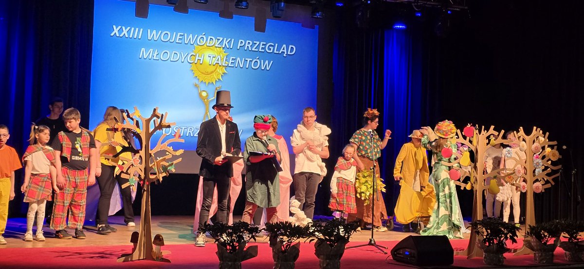SabinaDachowska's tweet photo. 🎙️XXIII Woj. Przegląd Młodych Talentów✨️ Młodzi artyści mają w sobie ogromną siłę, pasję i odwagę, by dzielić się tym, co najpiękniejsze.
👏 Brawa– za autentyczność, zaangażowanie i włożone serce ❤️
Gratulacje w im. Posła @GrzybAndrzej 🤝
#SOSW #PrzeglądTalentów #Ostrzeszów https://t.co/fKnJ3wdOkC